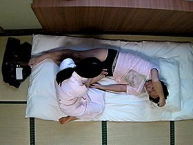 出張人妻 女マッサージ師ガイド 中出し！数ヶ月前に話題になったTVで活躍する人気役者御用達！　サンプル画像05